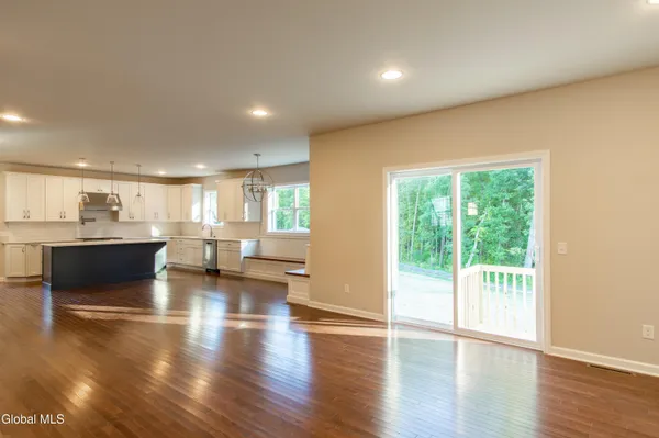 $814,695 | 5 Mapleton Court, Clifton Park, NY 12065