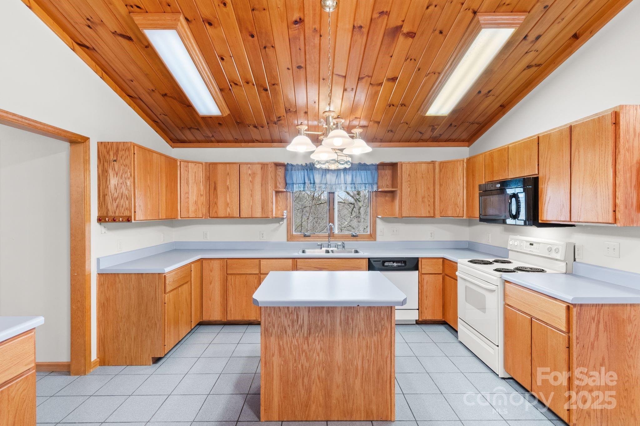 132 Mountain View Road Marshall, NC 28753 - Photo 11 of 45 Gallery Image 11