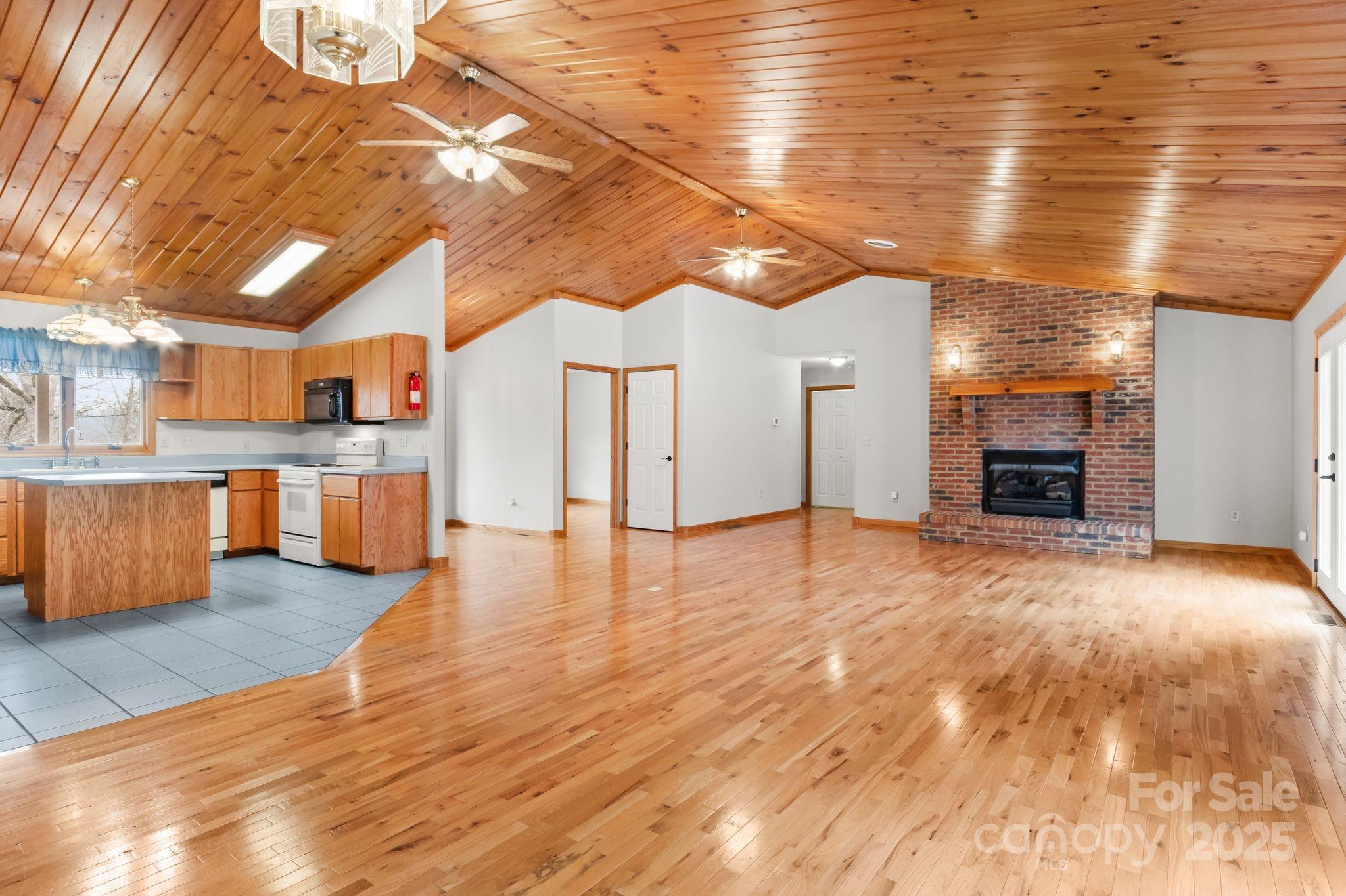 132 Mountain View Road Marshall, NC 28753 - Photo 7 of 45 Gallery Image 7