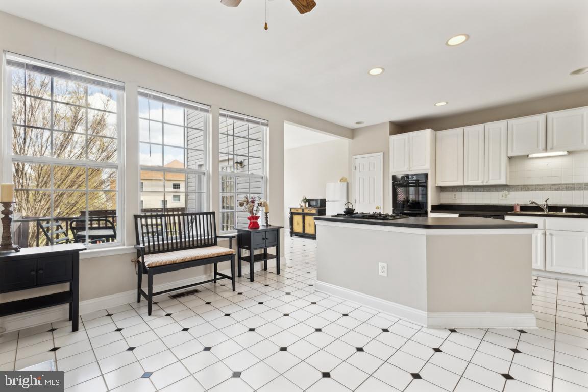 663 Springhouse Square Southeast Leesburg, VA 20175 - Photo 9 of 26 Gallery Image 9