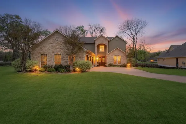 $1,365,000 | 305 Canal Street, Corsicana, TX 75109