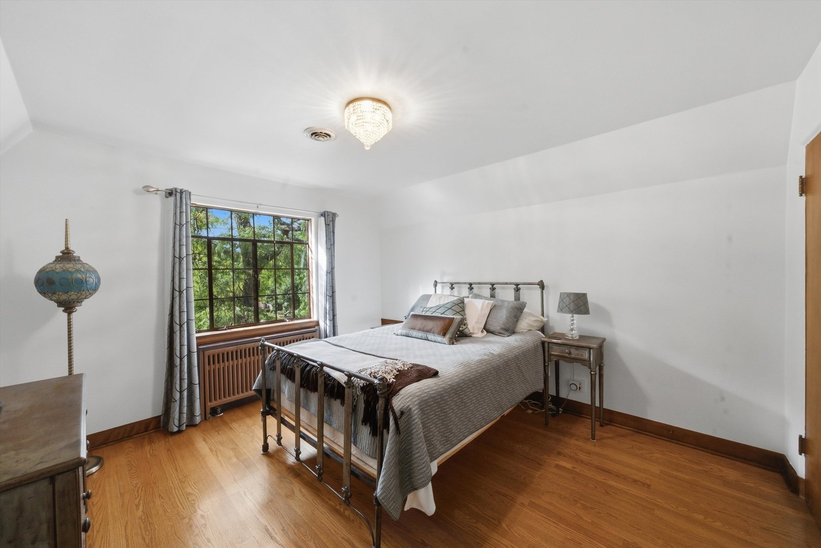 327 Selborne Road Riverside, IL 60546 - Photo 21 of 40 Gallery Image 21