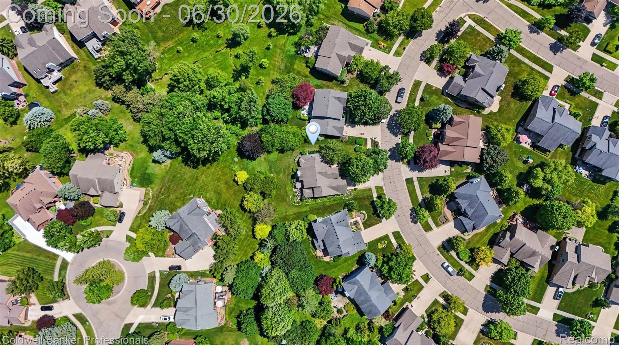 1085 Bloomview Circle Rochester, MI 48307 - Photo 63 of 67 Aerial perspective of a residential community featuring curvilinear street layouts and abundant mature trees