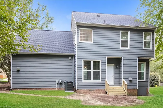 $2,320 | 8 Brackenwood Court, Greensboro, NC 27407