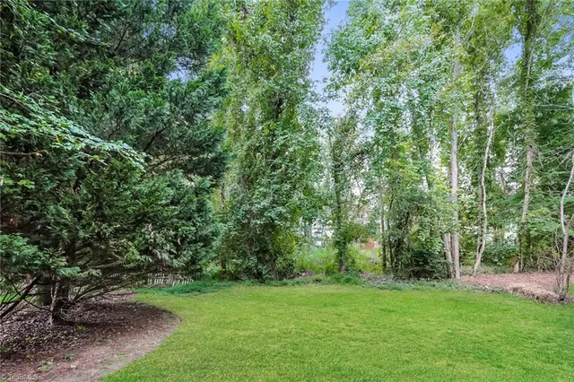 $2,320 | 8 Brackenwood Court, Greensboro, NC 27407