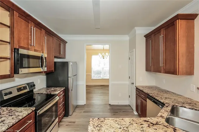 $2,320 | 8 Brackenwood Court, Greensboro, NC 27407