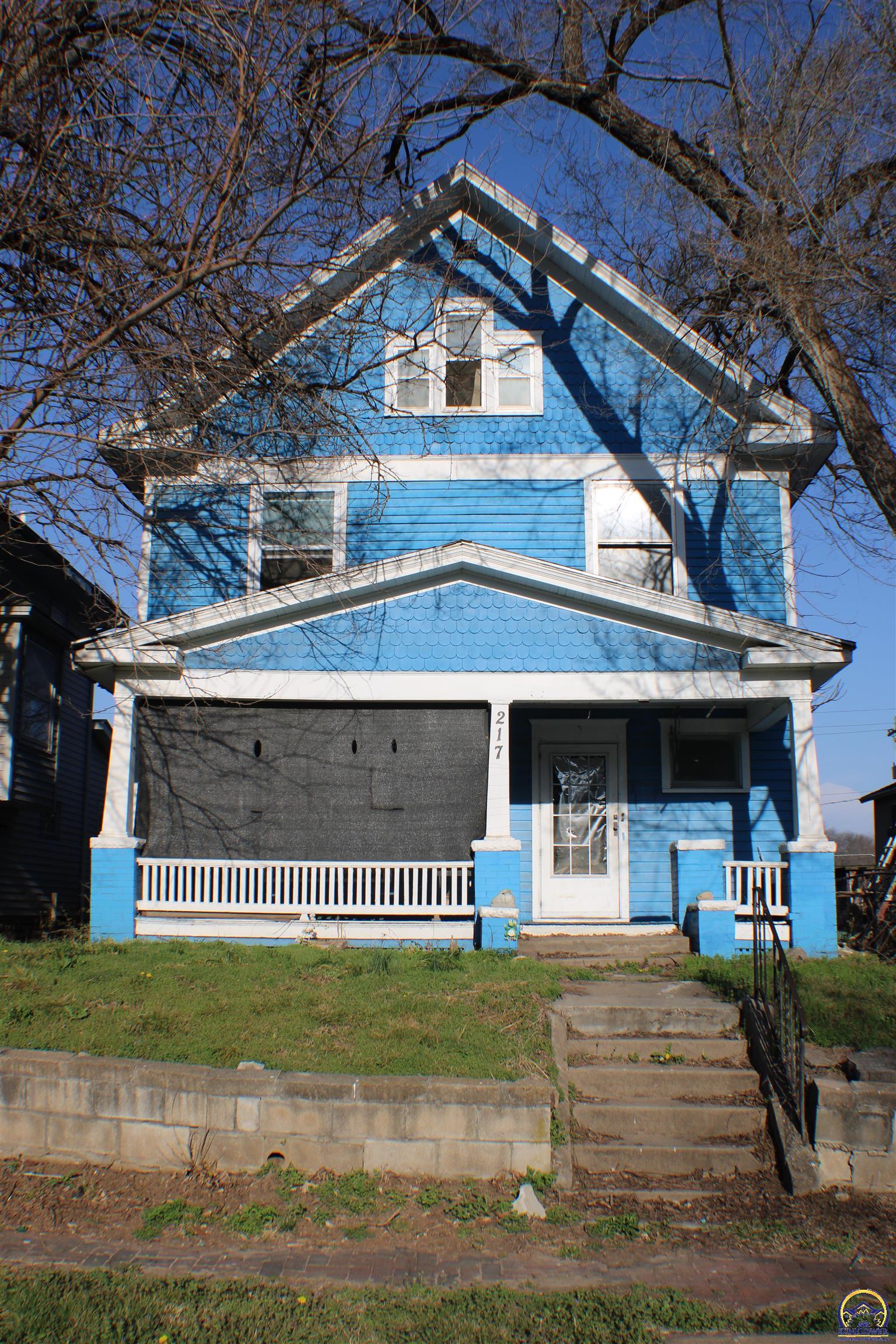 217 Southwest Tyler Street Topeka, KS 66603 - Photo 2 of 12