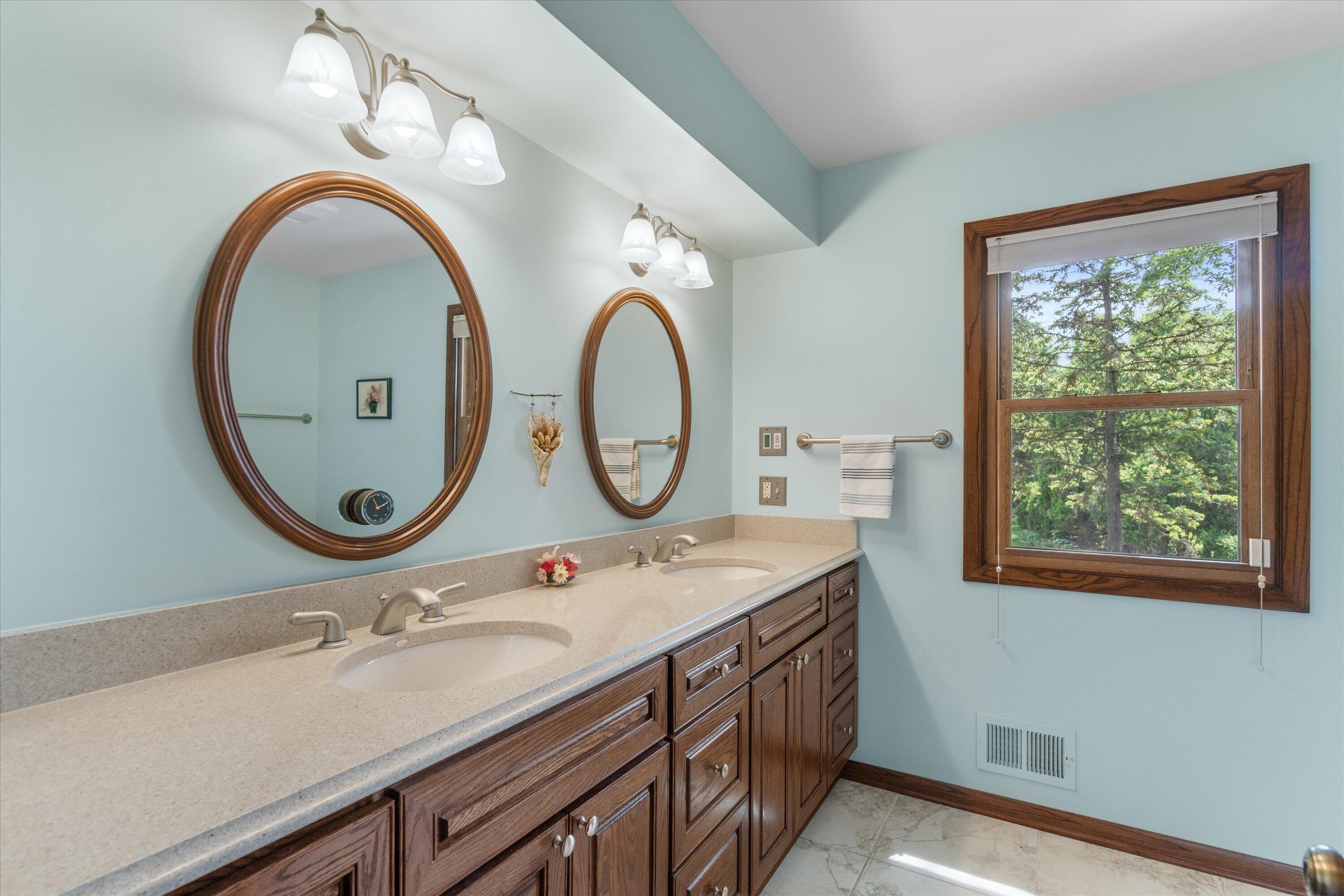 15655 Monet Court Brookfield, WI 53005 - Photo 39 of 60 09-DSC05127
