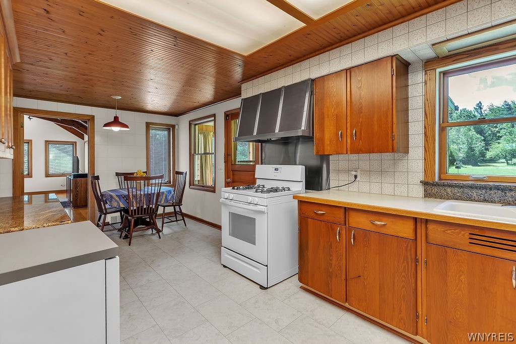 2000 West Blood Road East Aurora, NY 14052 - Photo 20 of 41 Kitchen
