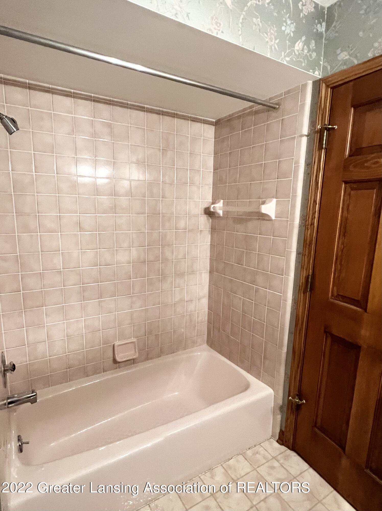 2557 Dustin Road Okemos, MI 48864 - Photo 31 of 53 BATHROOM 3