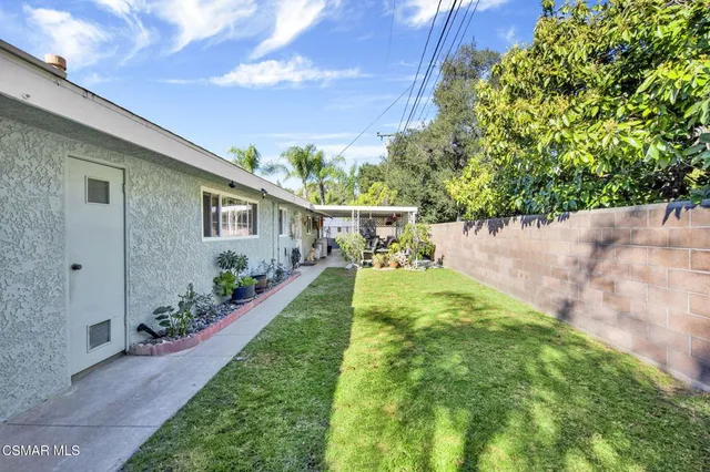 a view of back yard of the house