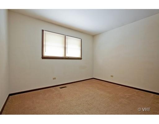 7801 Barclay Road Darien, IL 60561 - Photo 8 of 10