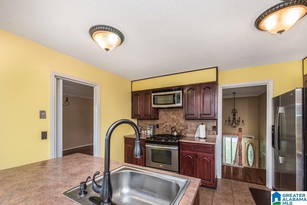 411 Hillside Road Bessemer, AL 35020 - Photo 6 of 23
