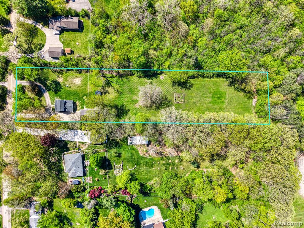 28615 Rollcrest Road Farmington Hills, MI 48334 - Photo 3 of 24