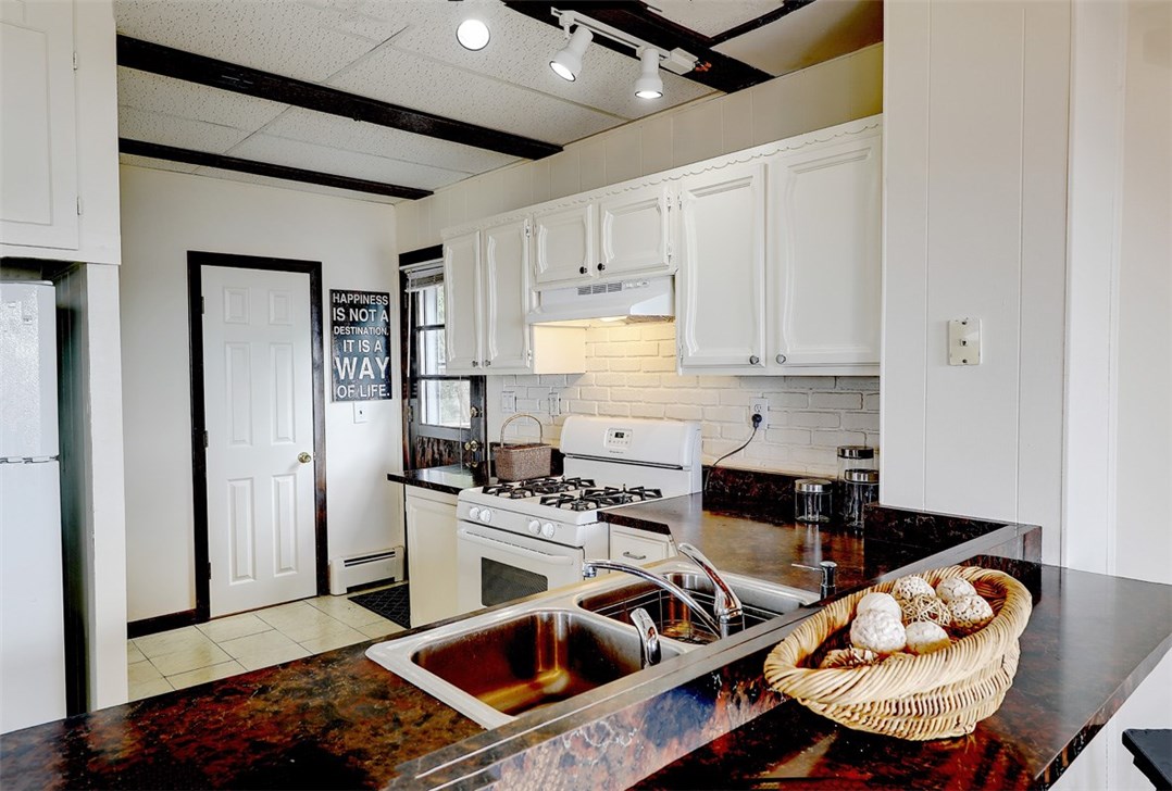 88 Bay Road Barrington, RI 02806 - Photo 11 of 29