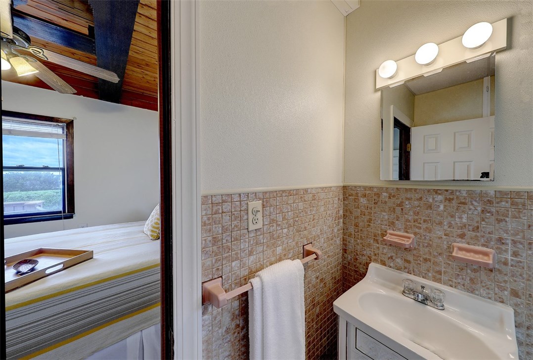 88 Bay Road Barrington, RI 02806 - Photo 15 of 29