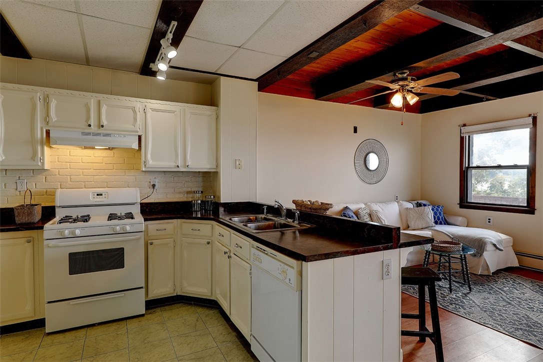 88 Bay Road Barrington, RI 02806 - Photo 9 of 29