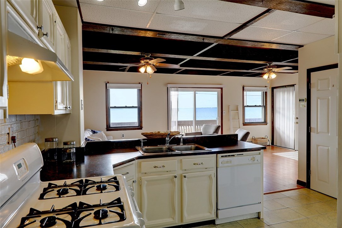 88 Bay Road Barrington, RI 02806 - Photo 10 of 29