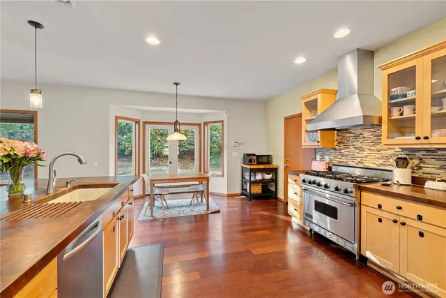 $980,000 | 9301 53rd Avenue South, Seattle, WA 98118