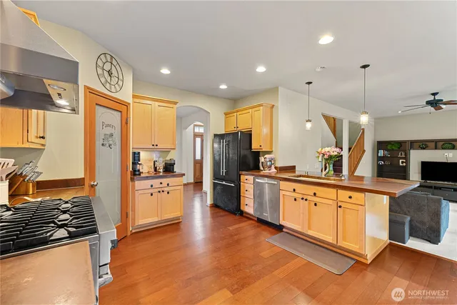 $980,000 | 9301 53rd Avenue South, Seattle, WA 98118