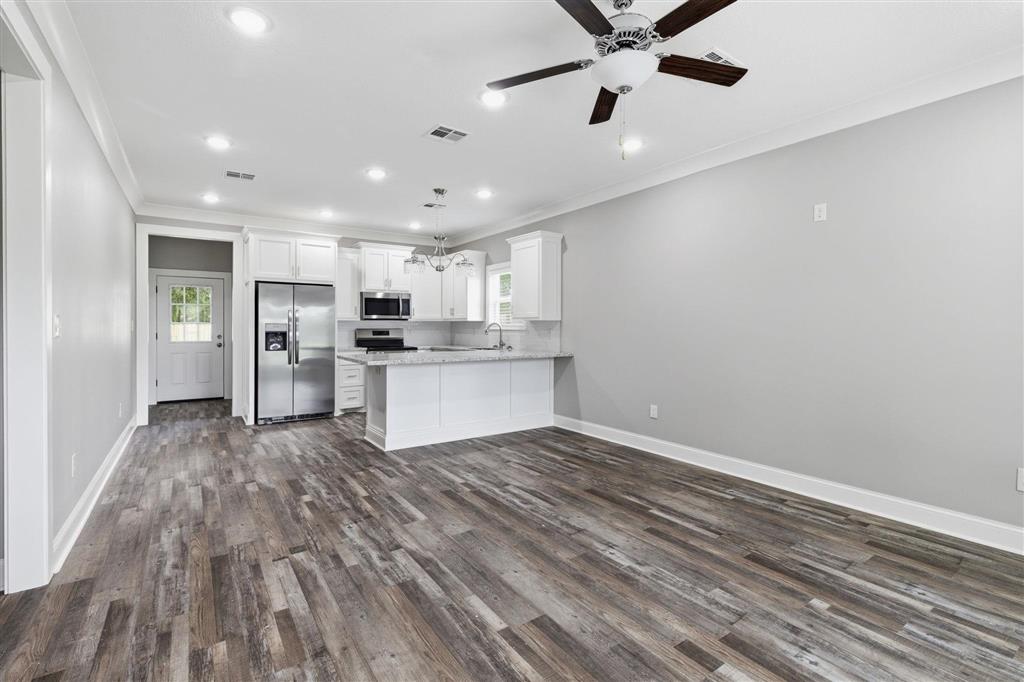 313 South Lyles Street Reeves, LA 70658 - Photo 2 of 9