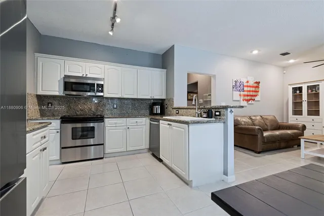 $755,000 | 13704 South Garden Cove Circle, Davie, FL 33325