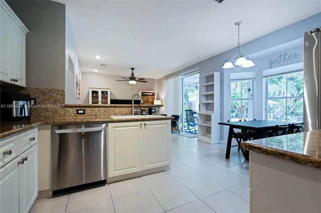 $755,000 | 13704 South Garden Cove Circle, Davie, FL 33325