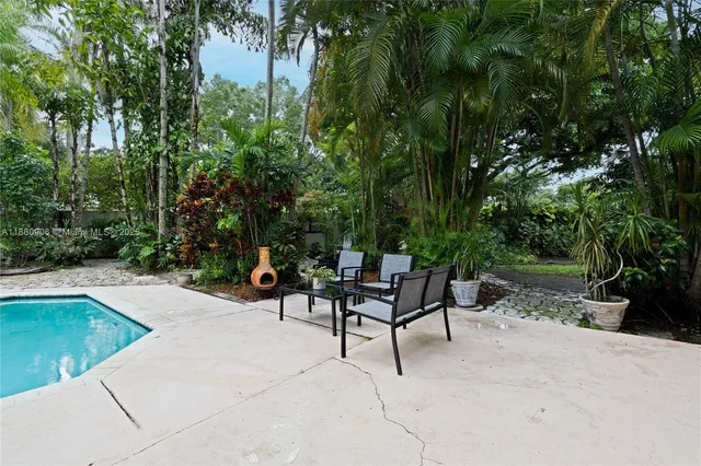 $755,000 | 13704 South Garden Cove Circle, Davie, FL 33325