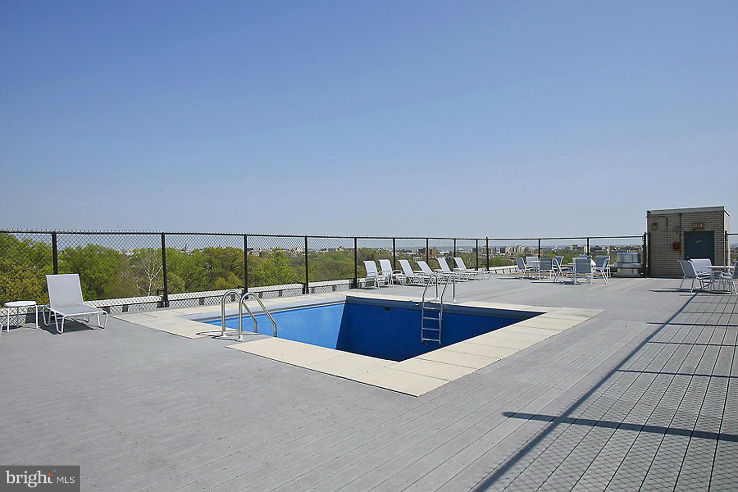 2829 Connecticut Avenue Northwest, Unit 114 Washington, DC 20008 - Photo 14 of 17 Roof top deck and pool