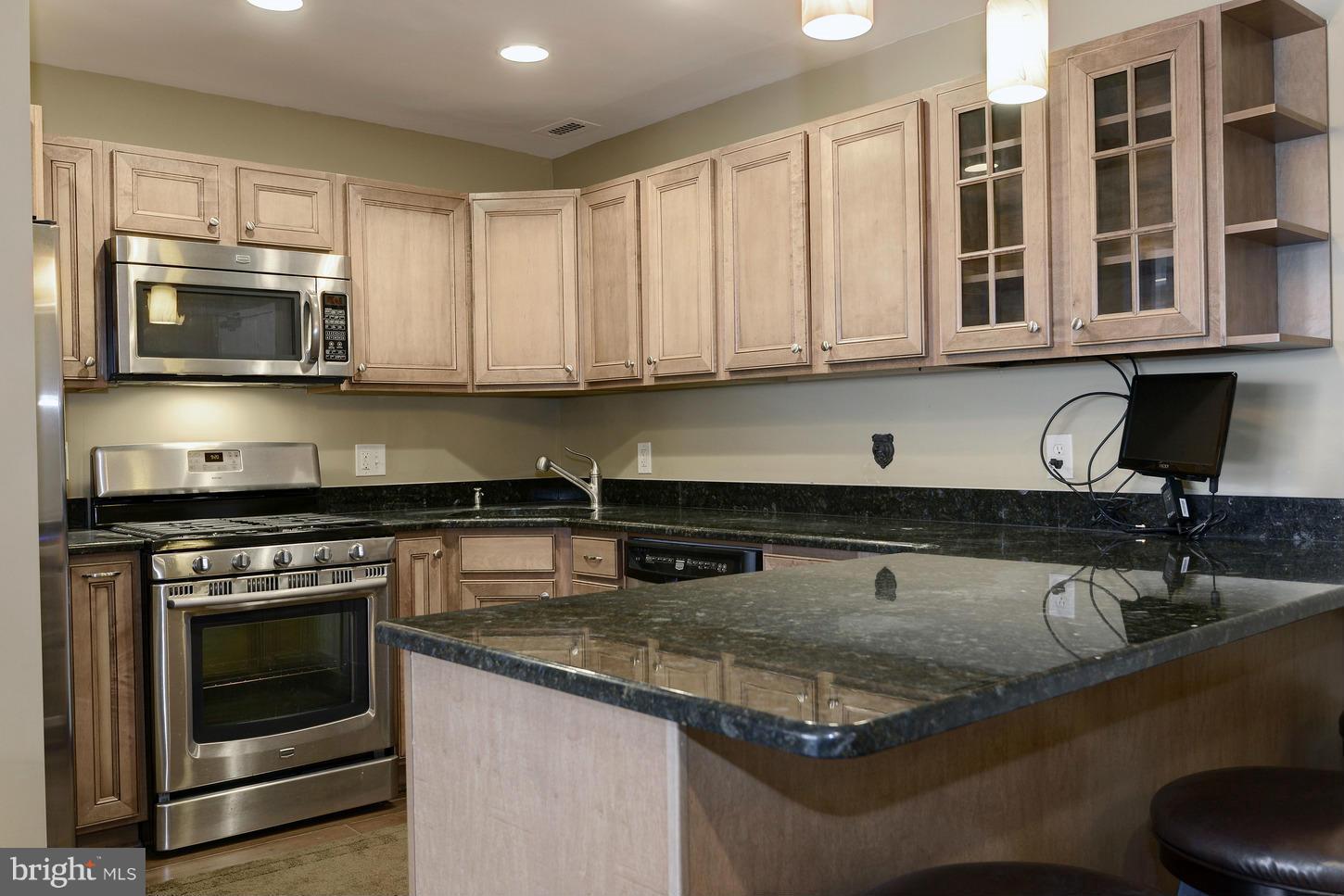 2829 Connecticut Avenue Northwest, Unit 114 Washington, DC 20008 - Photo 5 of 17 Granite countertops, recessed lighing