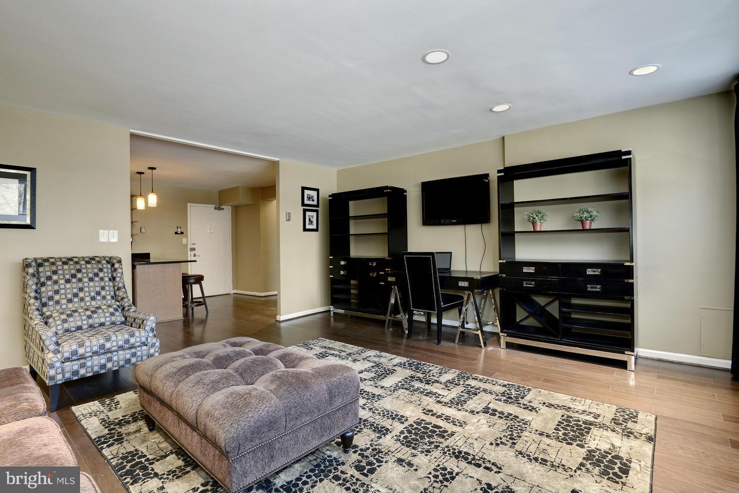 2829 Connecticut Avenue Northwest, Unit 114 Washington, DC 20008 - Photo 9 of 17 Living Room