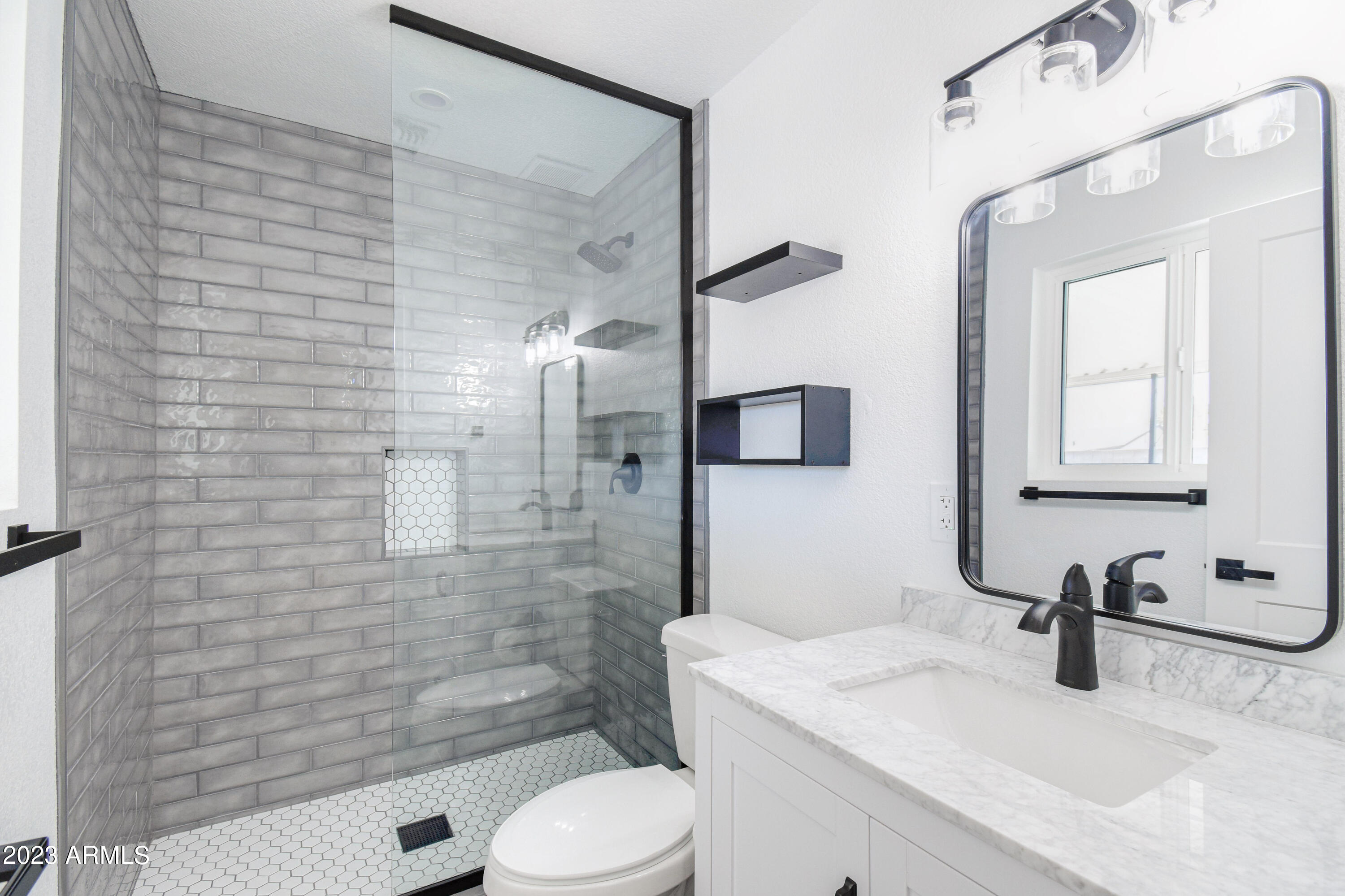 401 East Fillmore Street Tempe, AZ 85288 - Photo 15 of 32 Primary Bath!