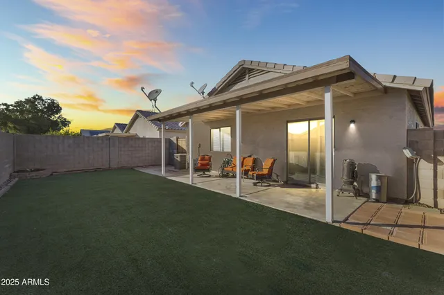 a view of a house with backyard and porch