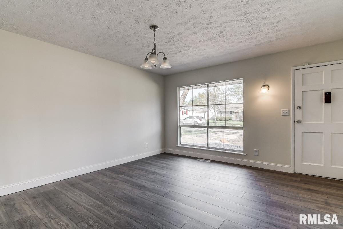 2800 Cardigan Drive Springfield, IL 62702 - Photo 7 of 26 Gallery Image 7