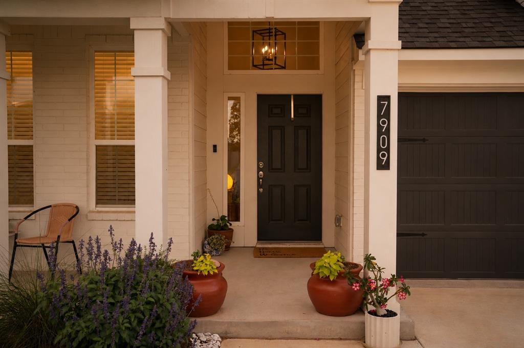 7909 Townsend Drive Waco, TX 76708 - Photo 3 of 22 Exterior with a dark paneled entry door, transom window, and sidelight