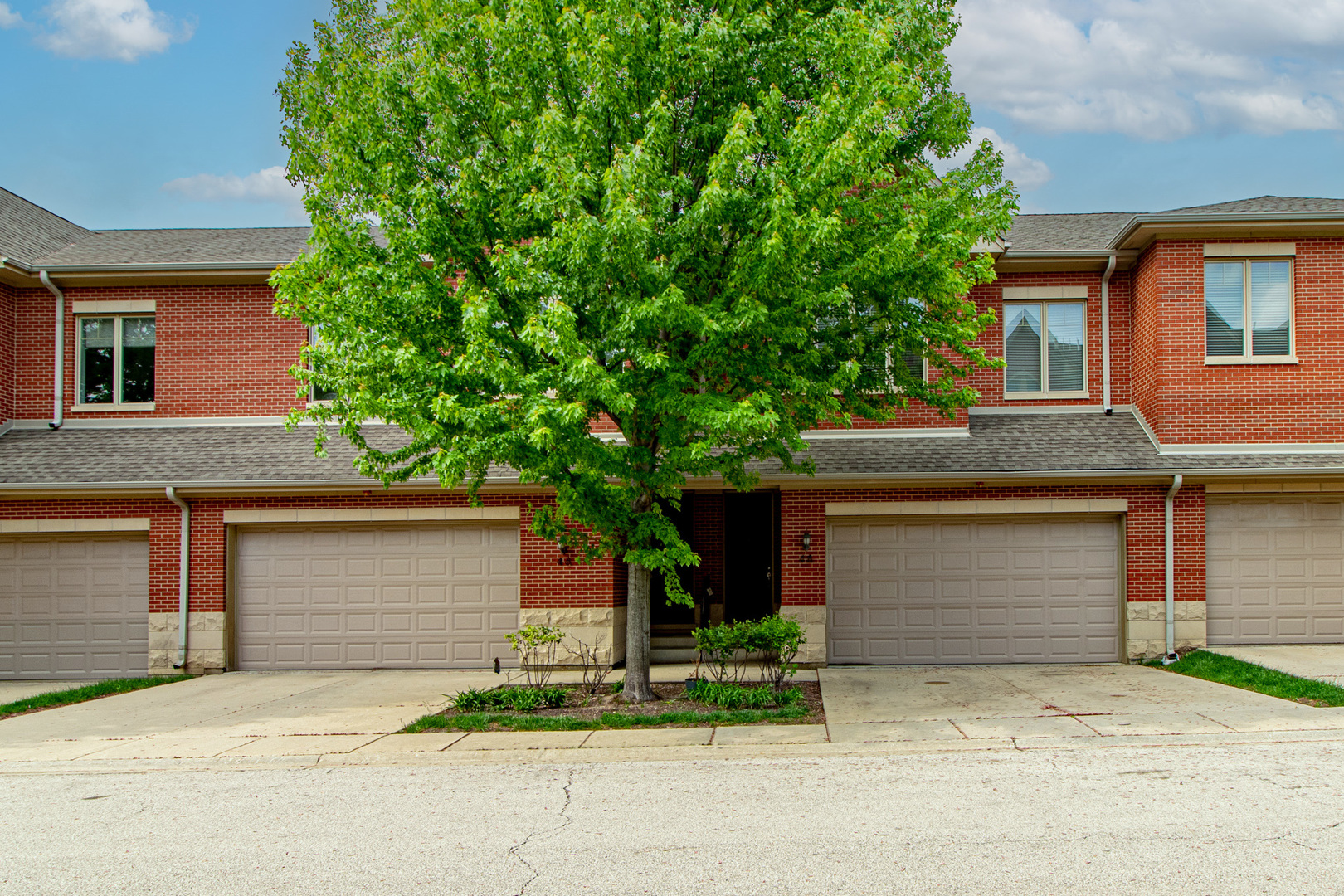 48 Northfield Terrace Wheeling, IL 60090 - Photo 1 of 36 front view of a house