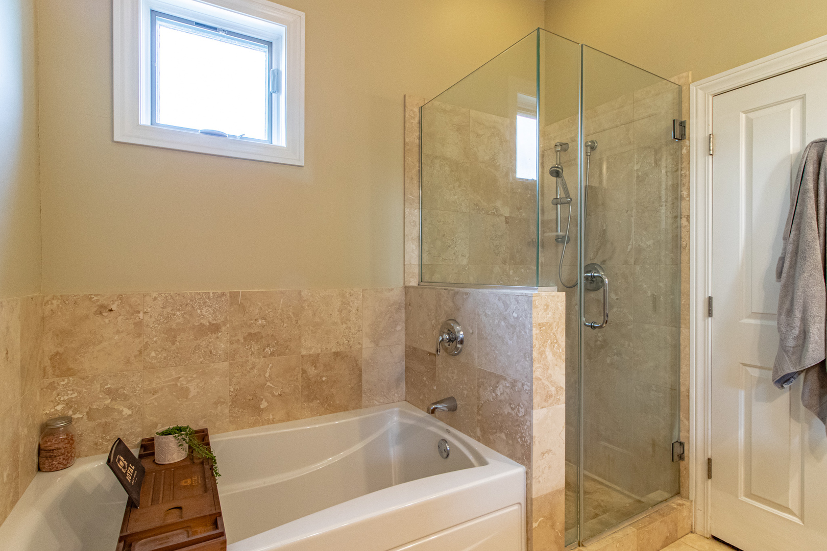 48 Northfield Terrace Wheeling, IL 60090 - Photo 22 of 36 a bathroom with a bathtub and a shower
