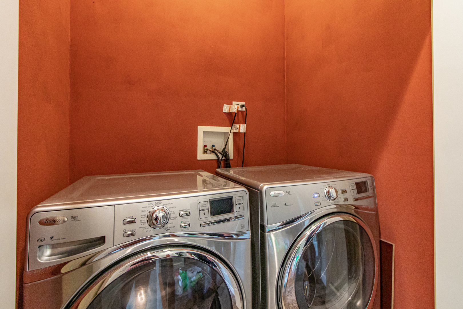 48 Northfield Terrace Wheeling, IL 60090 - Photo 27 of 36 a utility room with dryer and washer