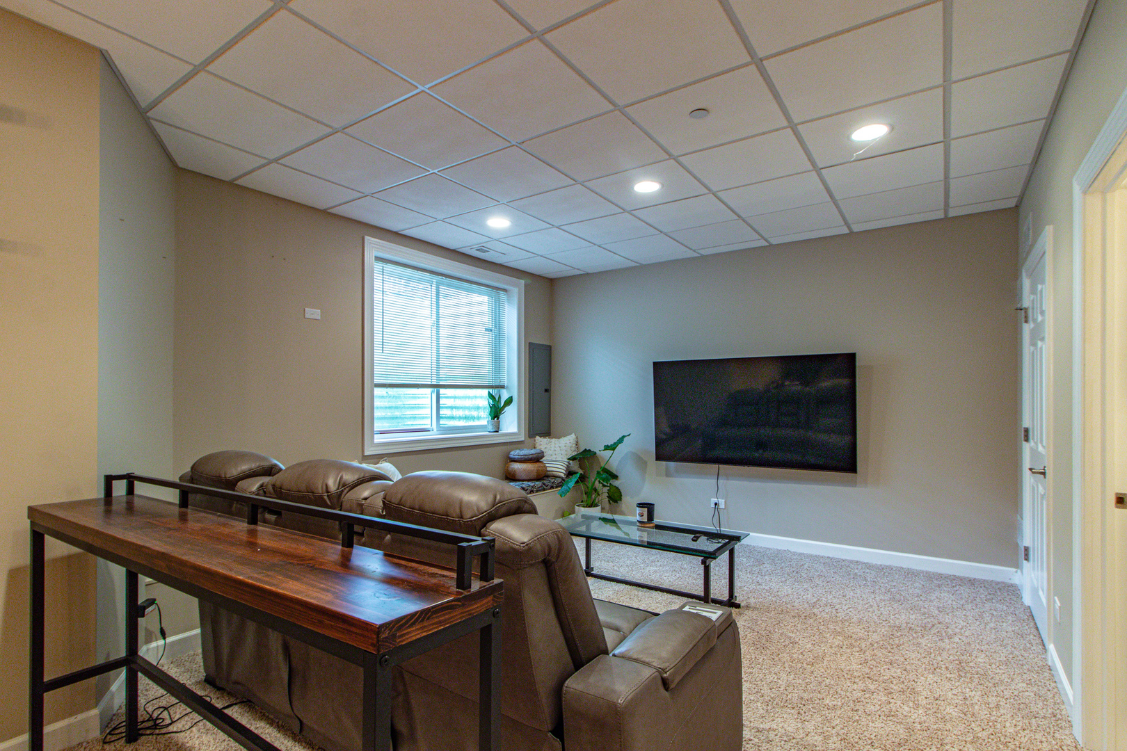 48 Northfield Terrace Wheeling, IL 60090 - Photo 31 of 36 a living room with furniture and a flat screen tv
