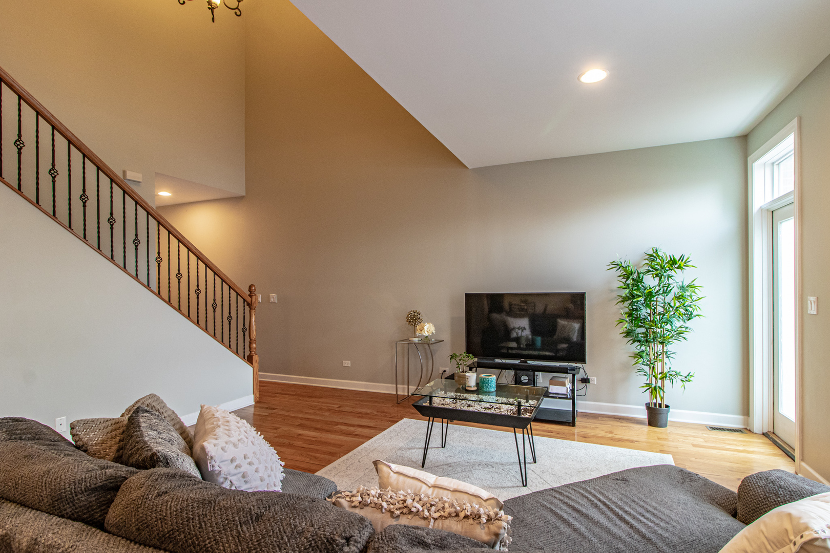 48 Northfield Terrace Wheeling, IL 60090 - Photo 9 of 36 a living room with furniture and a flat screen tv