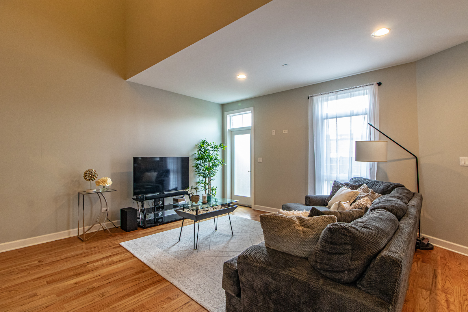 48 Northfield Terrace Wheeling, IL 60090 - Photo 10 of 36 a living room with furniture and a flat screen tv
