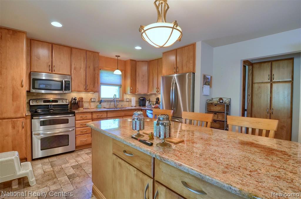 42311 Park Ridge Road Novi, MI 48375 - Photo 7 of 24
