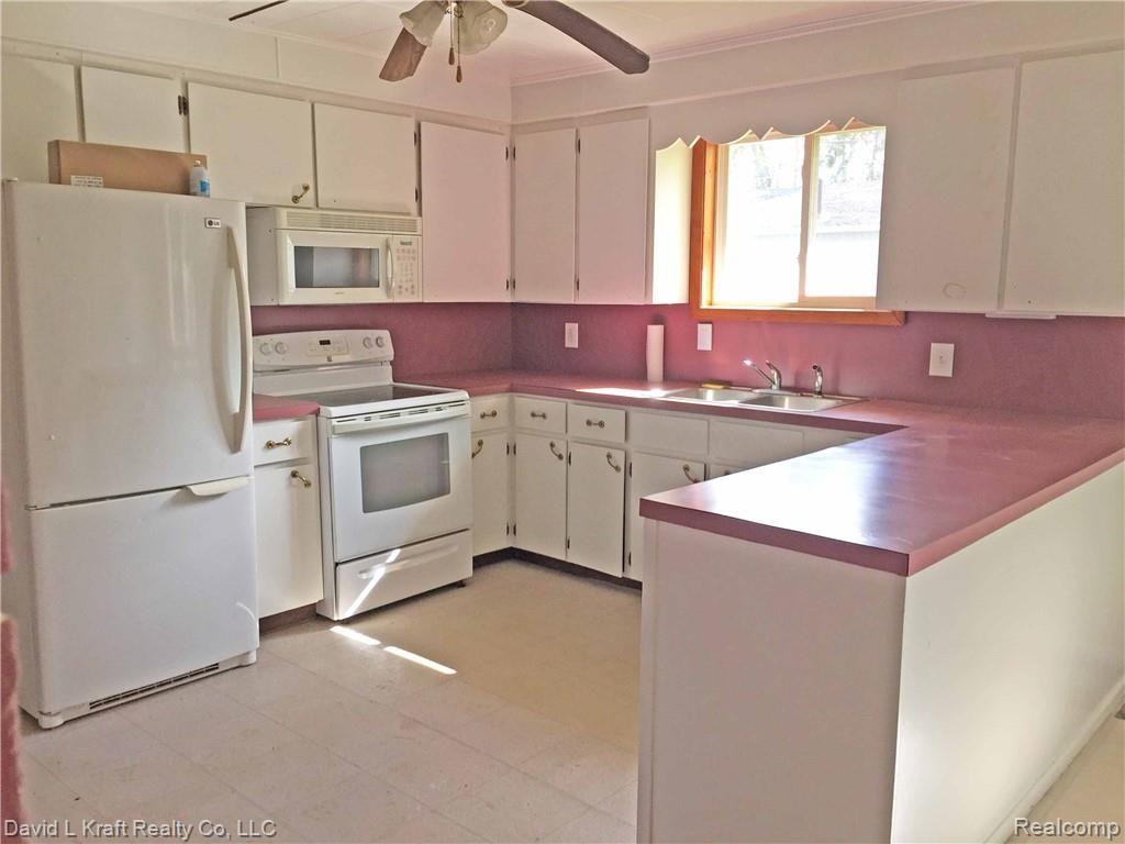 1709 Sand Road Port Austin, MI 48467 - Photo 3 of 10 1709SandKitchen.jpg