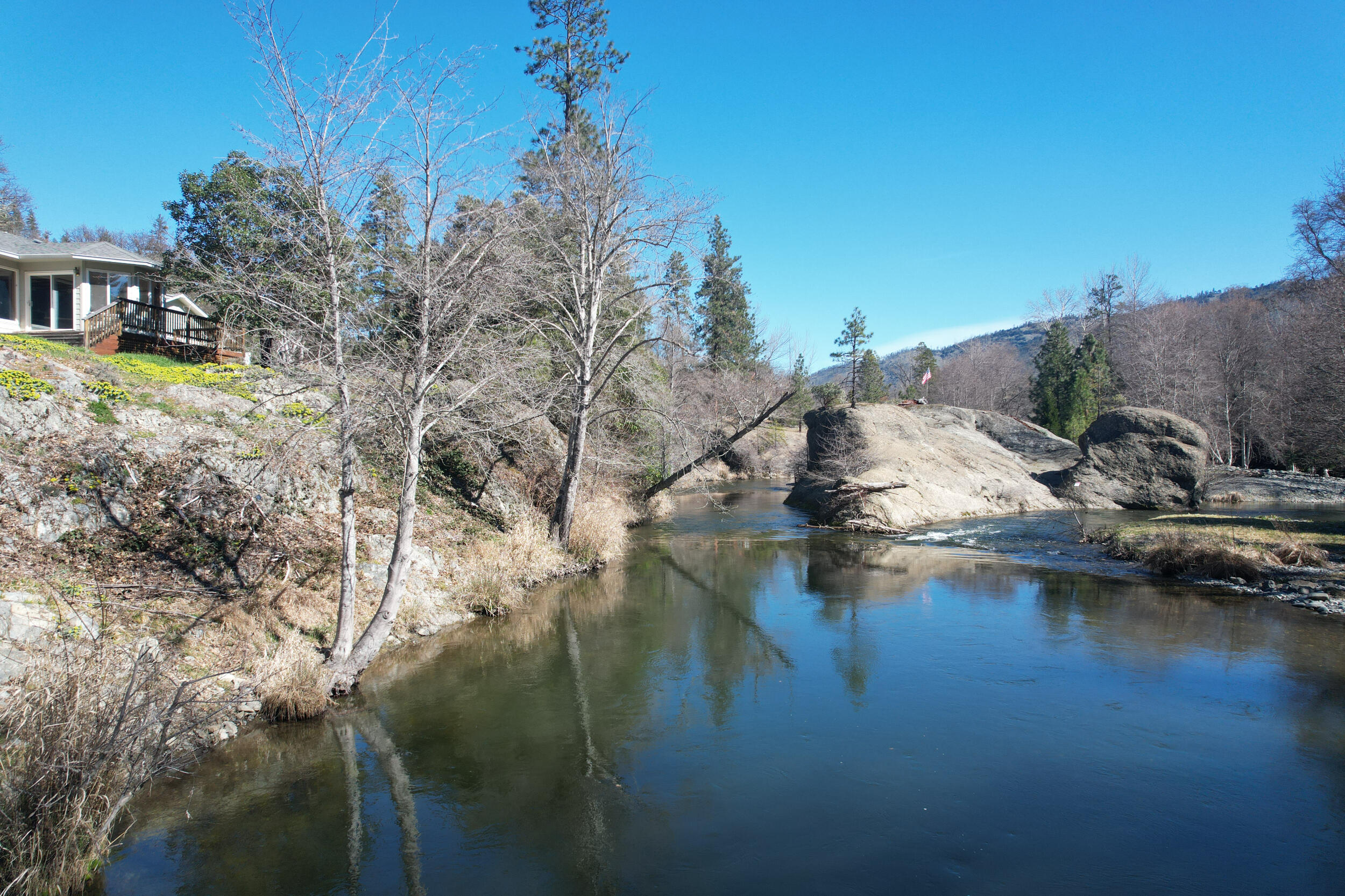7255 Upper Applegate Road Jacksonville, OR 97530 - Photo 3 of 50 river looking north
