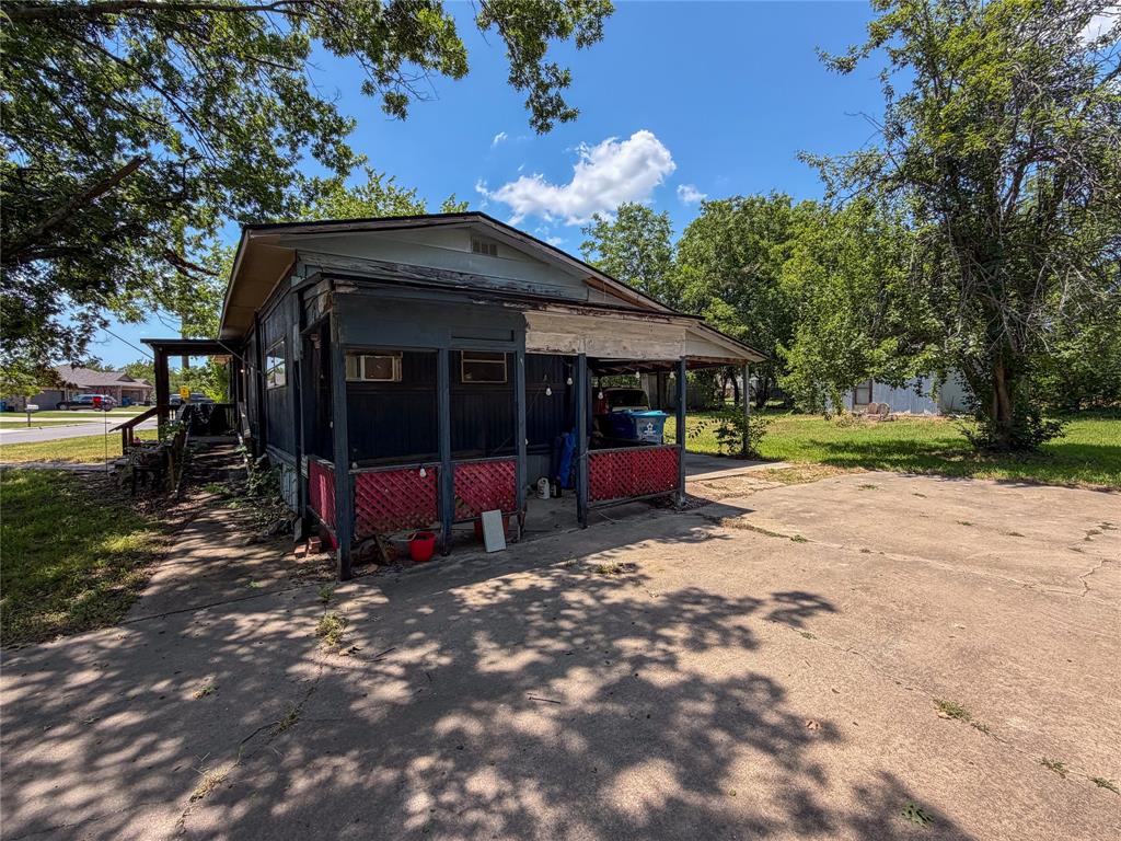 719 East Bullock Street Denison, TX 75021 - Photo 3 of 16