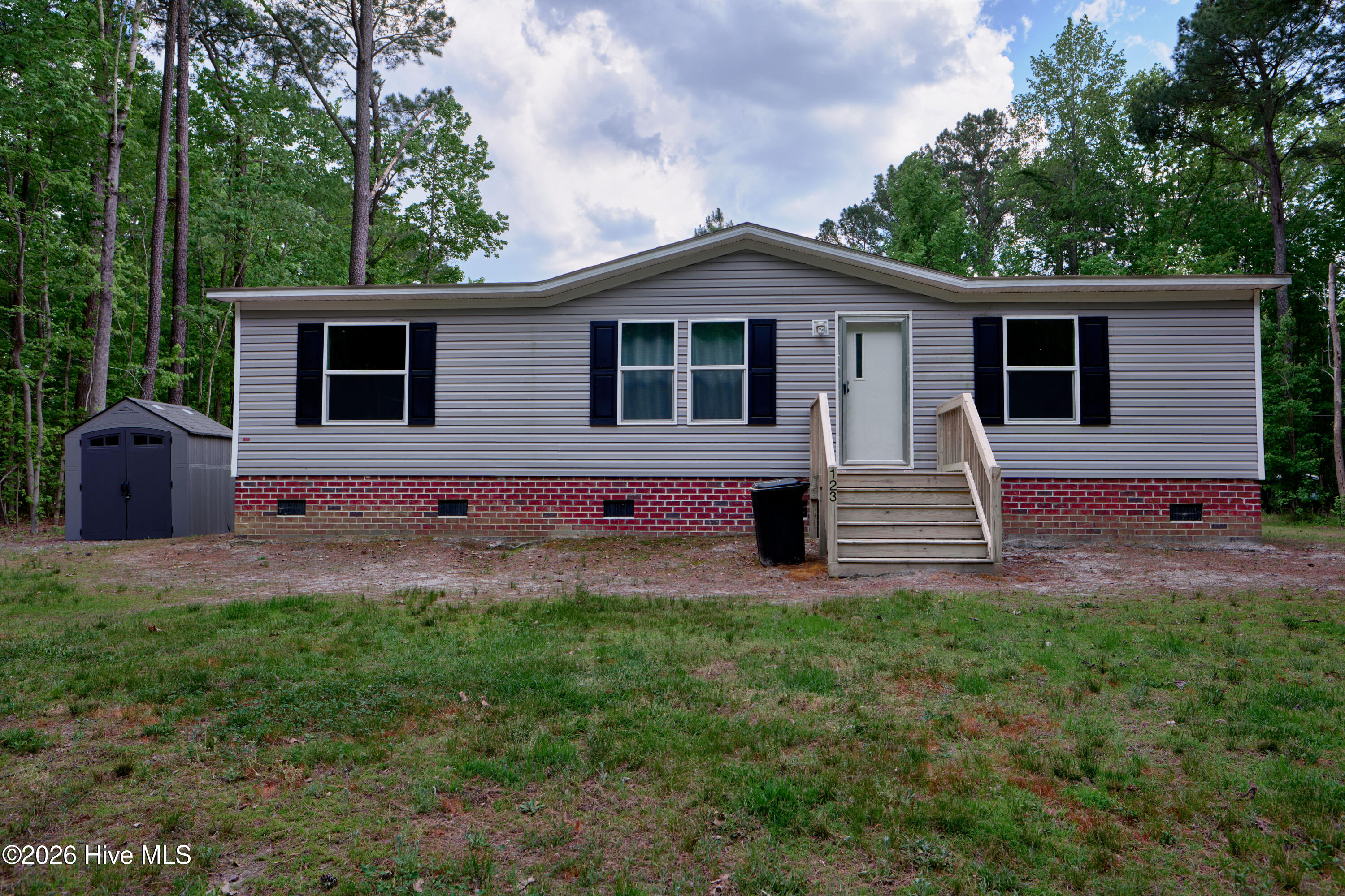 123 Seabreeze Road Hertford, NC 27944 - Photo 2 of 22 FRONT OF HOME