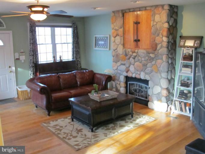 615 Riverside Drive Pasadena, MD 21122 - Photo 15 of 29 Family Room