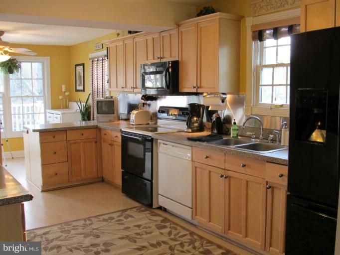 615 Riverside Drive Pasadena, MD 21122 - Photo 22 of 29 Kitchen