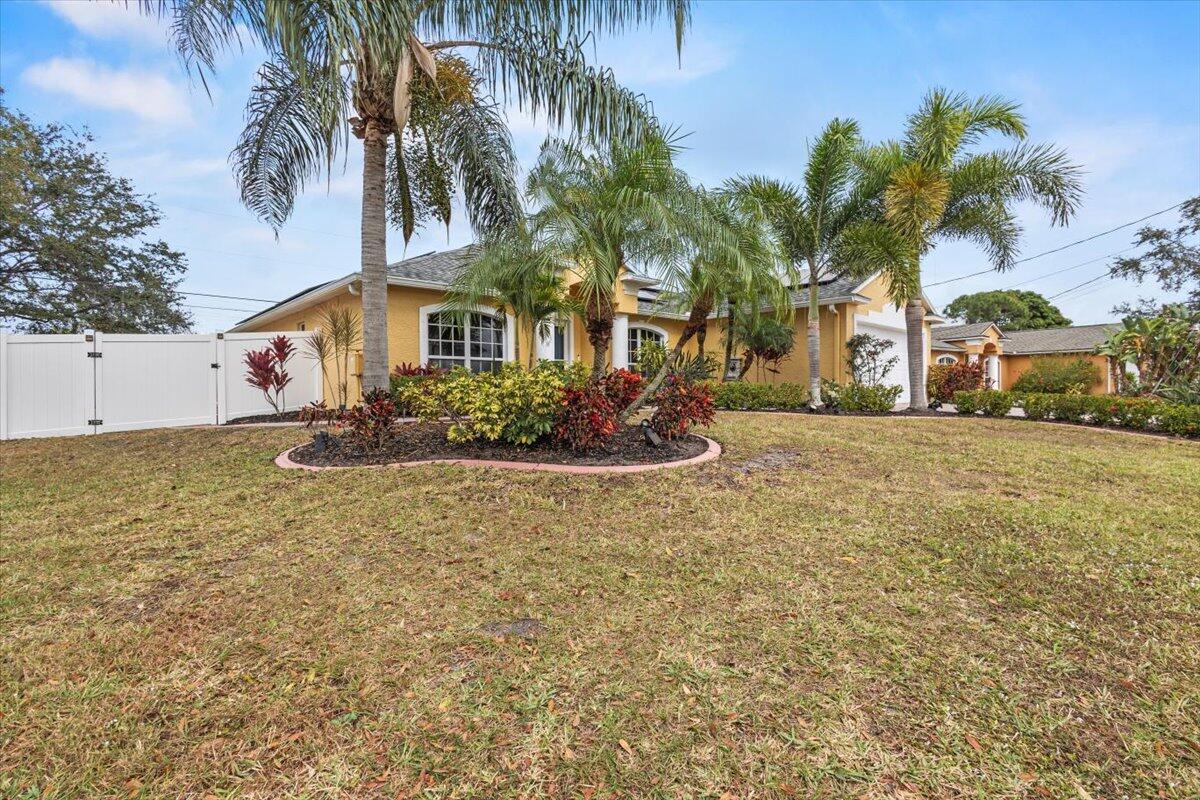 3215 Southeast W Snow Road Port St. Lucie, FL 34984 - Photo 5 of 64 54-GG3A3533