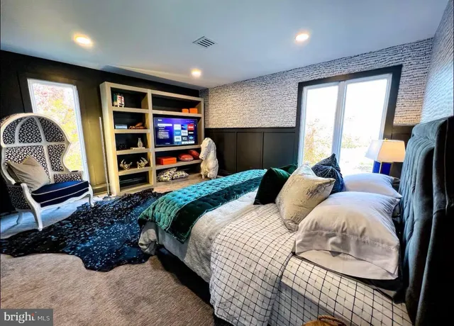 a bedroom with bed and a mirror
